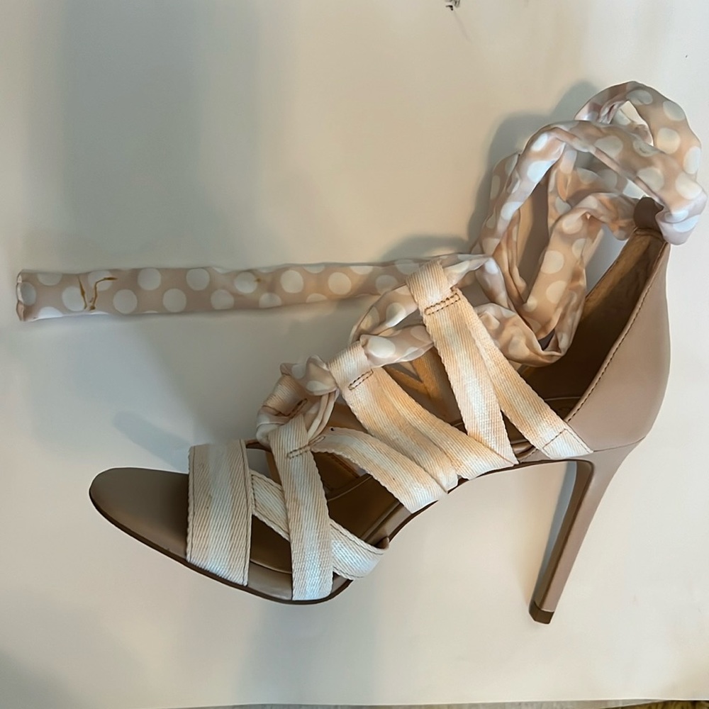 Gianni Bini 4” heels new with box